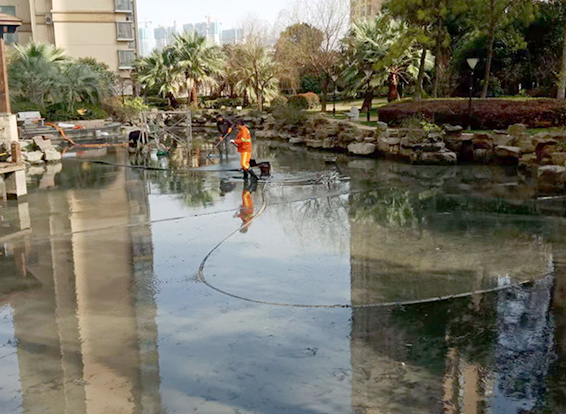 南海景观池淤泥清理