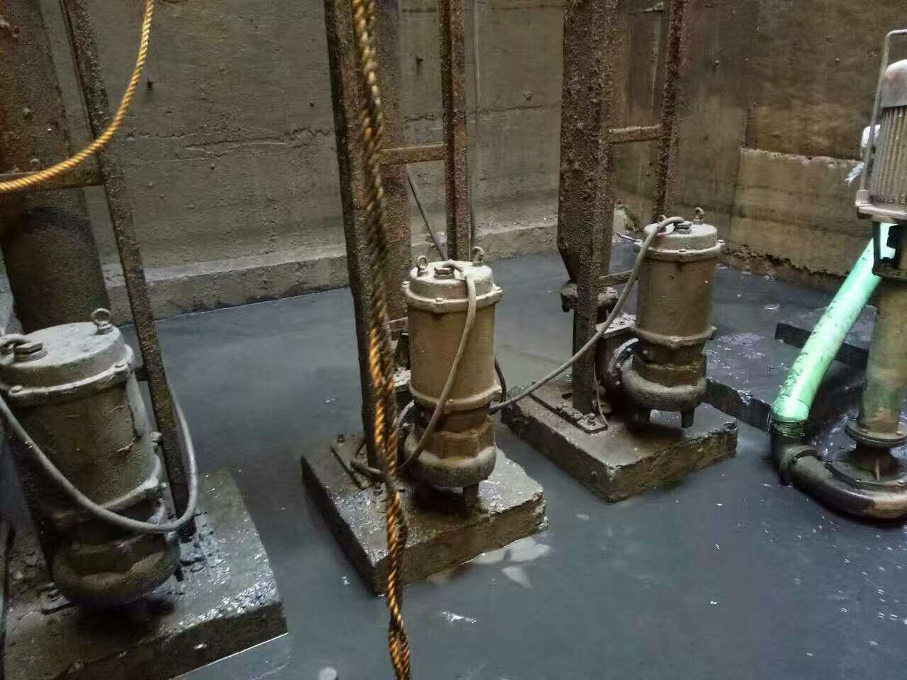 南海污水池清理